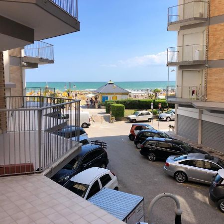 Residence Centro Commerciale - Walterigato Apartments Solo Per Famiglie Лидо-ди-Езоло Экстерьер фото