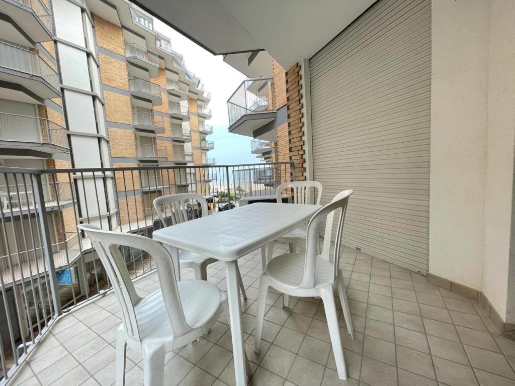 Residence Centro Commerciale - Walterigato Apartments Solo Per Famiglie Лидо-ди-Езоло Экстерьер фото