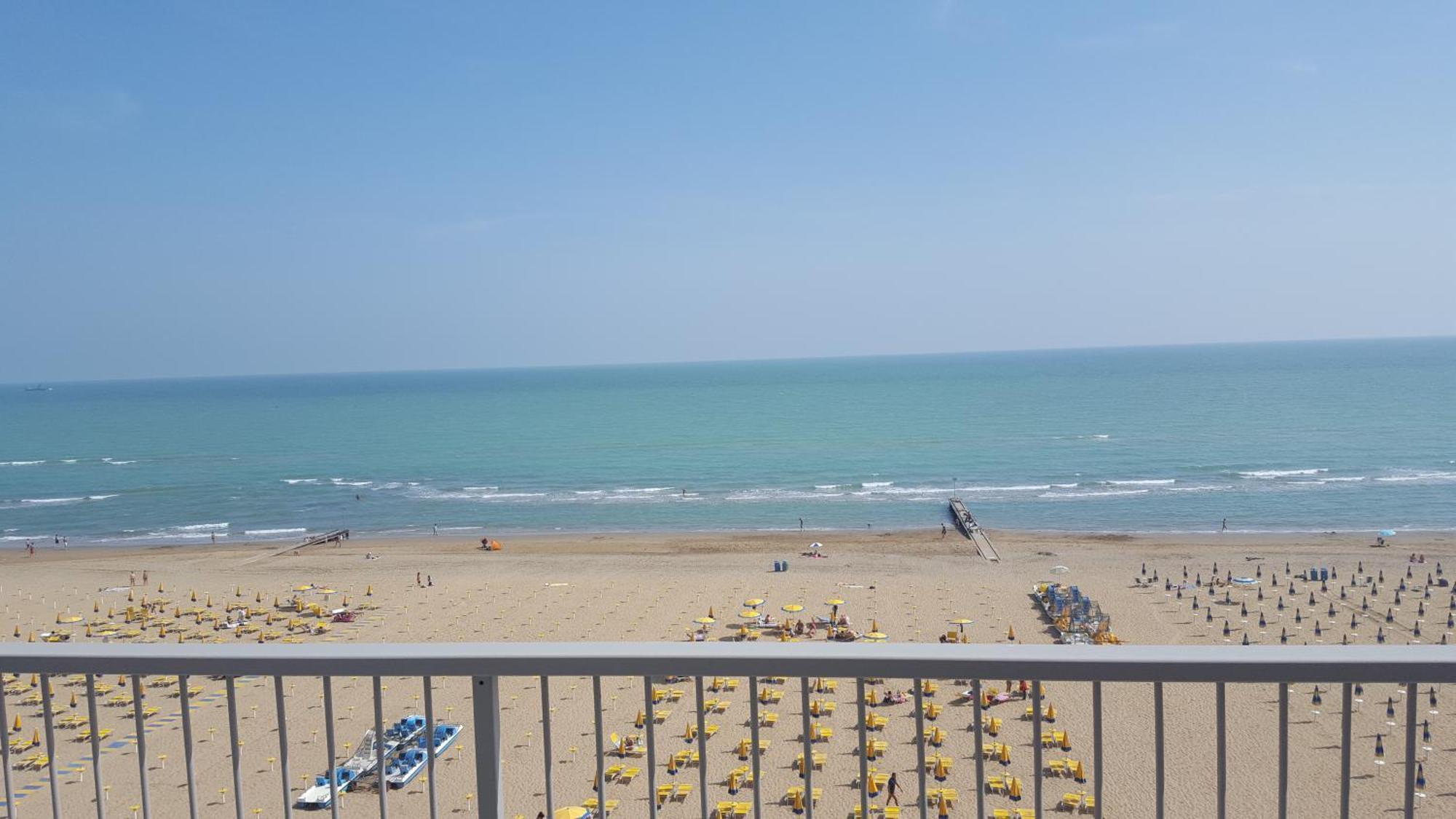 Residence Centro Commerciale - Walterigato Apartments Solo Per Famiglie Лидо-ди-Езоло Экстерьер фото